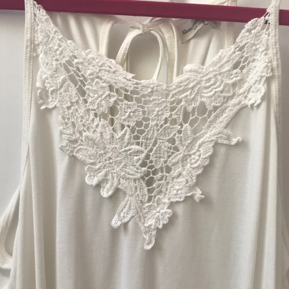 White top - Picture 2 of 2